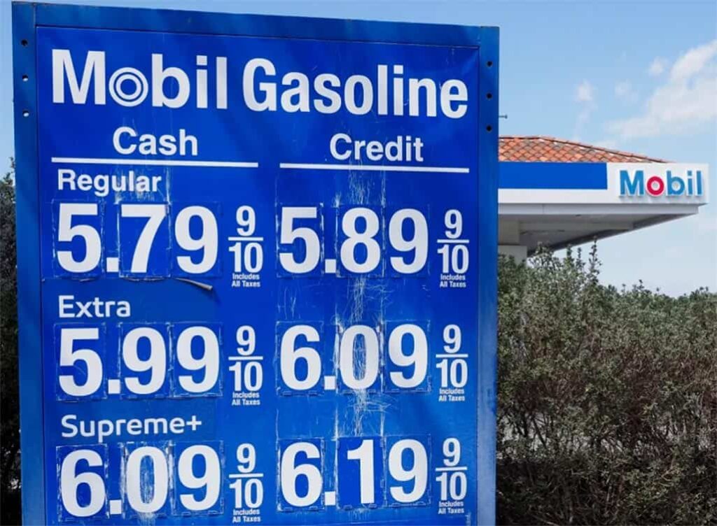 Cash vs credit gas station