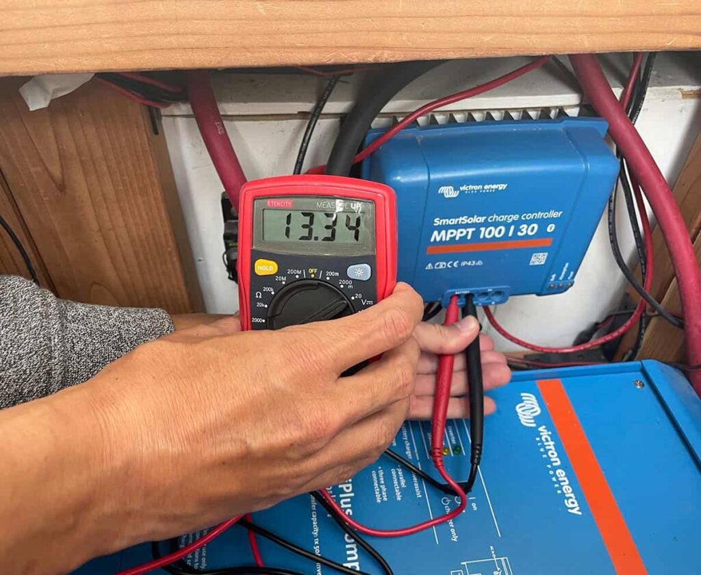Checking battery voltage from the solar charge controller