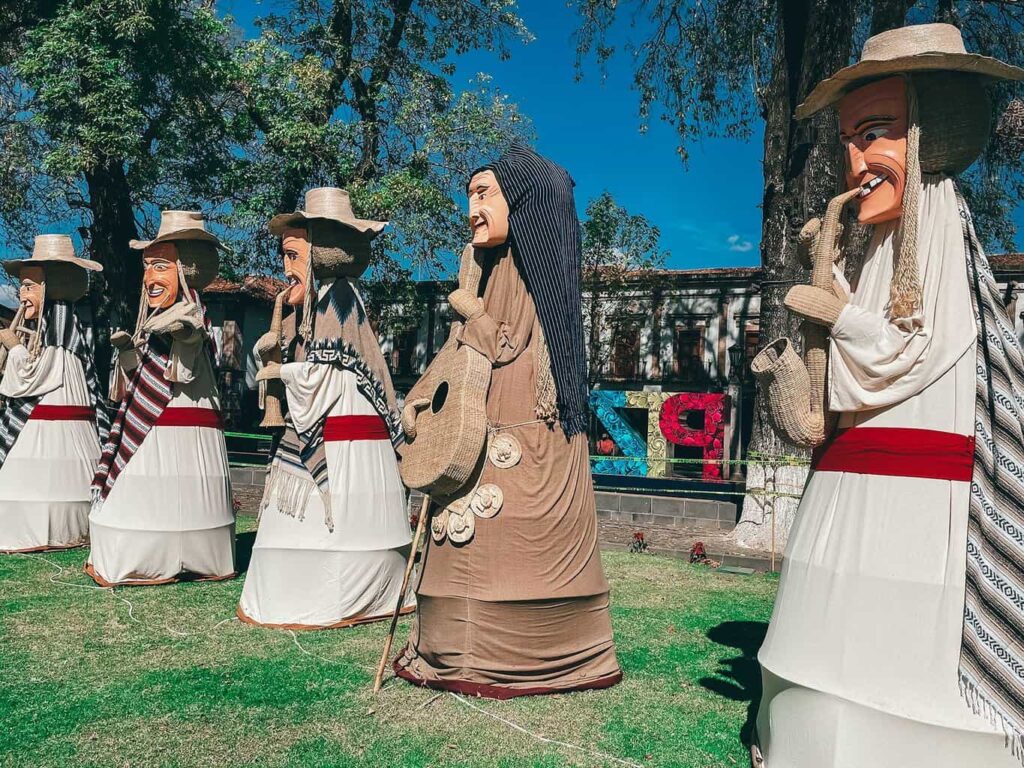 Five statues placed in Patzcuaro's center park