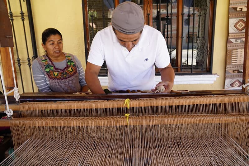 Weaving a new wool rug - Mexican rug from Oaxaca
